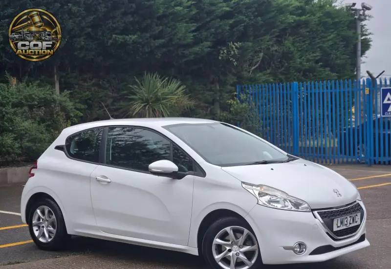 2013 Peugeot 208 1.0 VTi Active Euro 5 3dr photo 5