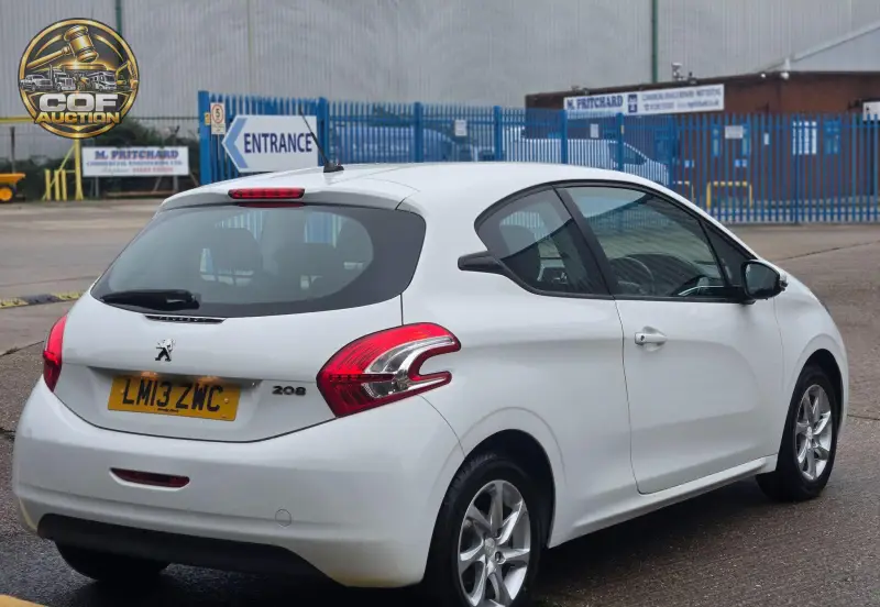 2013 Peugeot 208 1.0 VTi Active Euro 5 3dr photo 9