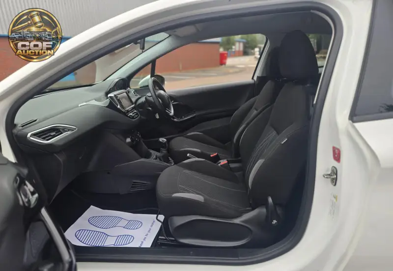 2013 Peugeot 208 1.0 VTi Active Euro 5 3dr photo 18