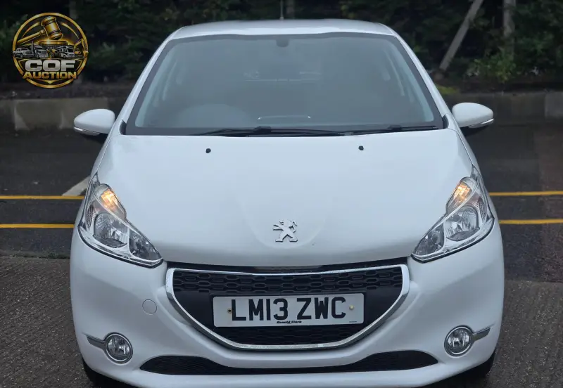 2013 Peugeot 208 1.0 VTi Active Euro 5 3dr photo 2