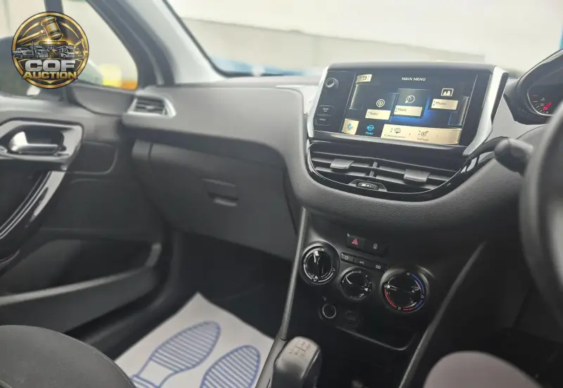2013 Peugeot 208 1.0 VTi Active Euro 5 3dr photo 31