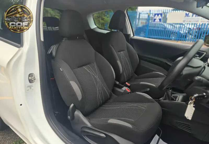 2013 Peugeot 208 1.0 VTi Active Euro 5 3dr photo 17